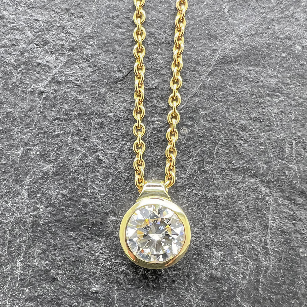 Anhaenger-Kette-Gelbgold-Brillant