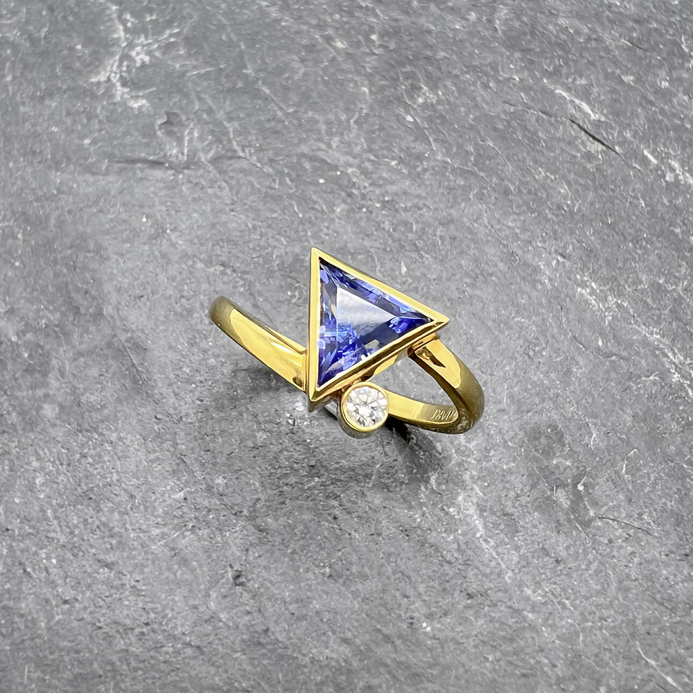 Ring-Safir-Brillant-goldschmiede-verden
